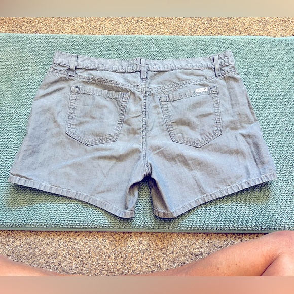 Classic JOE’S non-ripped, lightweight classier jean shirt - Picture 4 of 4